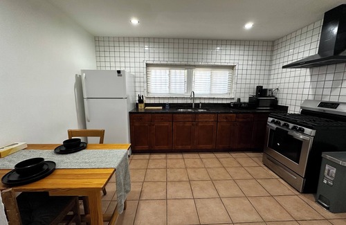 Newbold Apartment | Spacious Studio with King Bed