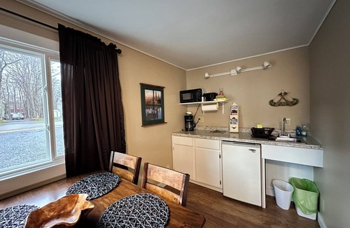 Old Forge Cottage | Spacious Studio with Kitchenette, Sitting Area and Full Bath!
