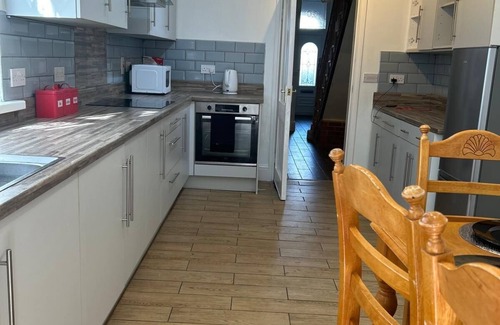 Grimsby House | Spacious/Stylish Comfortable Home Great for Contractors and Families at Grimsby.