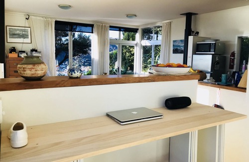 Lowry Bay House | Spacious & stylish Gum Tree studio over looking whole Wellington harbour