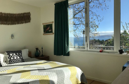 Lowry Bay House | Spacious & stylish Gum Tree studio over looking whole Wellington harbour