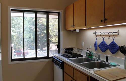 Warren Condo | Spacious Sugarbush Retreat - Wood Stove, Outdoor Pool, 5 Mins to Sugarbush