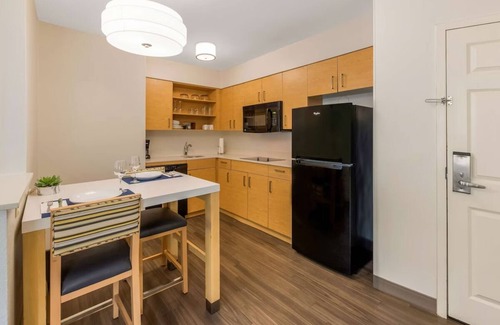 Arrowood Hotel | Spacious Suite 3 Miles Away Carowinds Park & 6 Miles Away SouthPark Mall