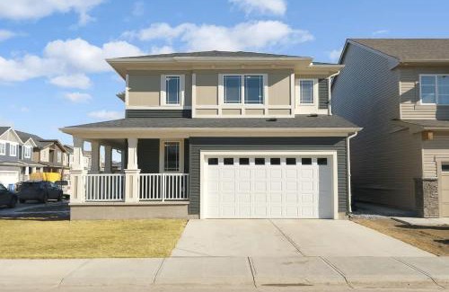 Calgary House | Spacious Suite