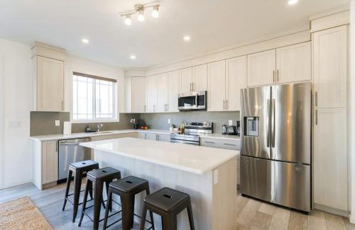 Calgary House | Spacious Suite