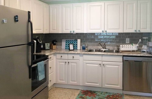 Sea Park Homes House | Spacious & Sunny, Beach Cottage - Walk to Beach