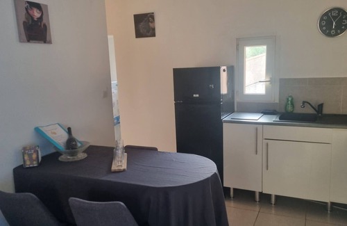 Port-de-Bouc Apartment | Spacious T2 Sea/Port 200m away with all comforts Fibre-Ideal for business travel or vacations