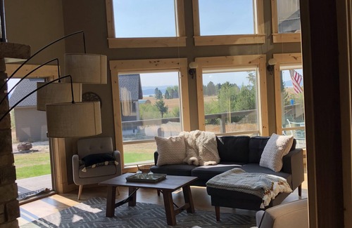 Tamarack House | Spacious Tamarack Lake-view Cabin, sleeps 12 w private hot tub and golf hole