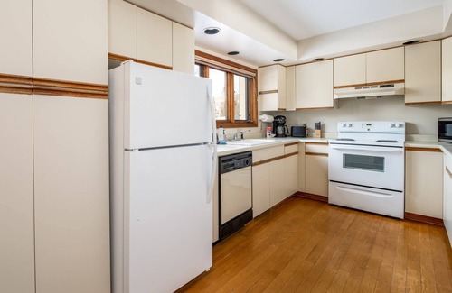Steamboat Springs House | Spacious TH/Walk to Town/Near Bus in Quiet Area+ Garage-Grill-W/D-Pets OK-Rent as 5bd/4ba w/other TH