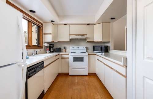 Steamboat Springs House | Spacious TH/Walk to Town/Near Bus in Quiet Area+ Garage-Grill-W/D-Pets OK-Rent as 5bd/4ba w/other TH