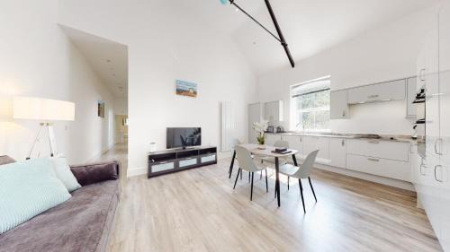 Abertillery Apartment | Spacious three bedroom apartment with Valley views