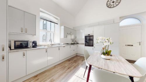 Abertillery Apartment | Spacious three bedroom apartment with Valley views