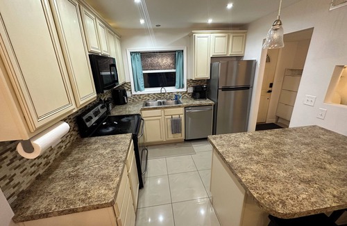 High Point House | Spacious Townhouse In High Point Near HPU & Furniture Market