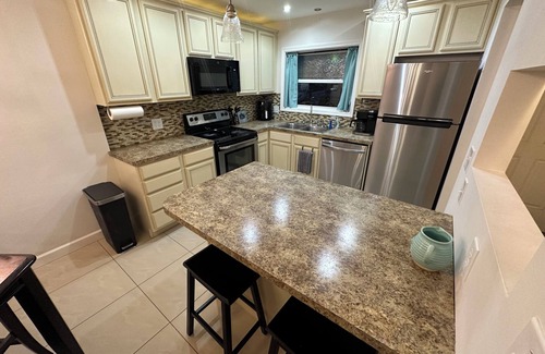 High Point House | Spacious Townhouse In High Point Near HPU & Furniture Market