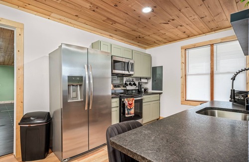 Crossville Cabin | Spacious unique Private 3- unit fully equipped Getaway sleeps 17