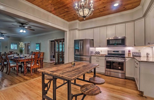 Hot Springs House | Spacious & Updated 1920's HSNP Craftsmen Home