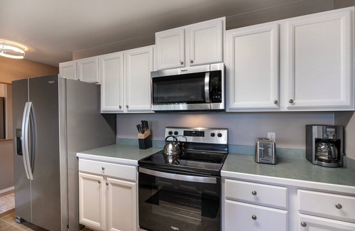 Bigfork Condo | Spacious, updated condo w/private balcony, A/C & lots of light - Marina Cay Retreat Flathead Lake