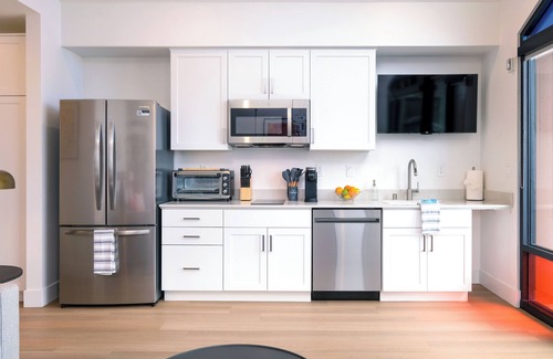 Morro Bay Condo | Spacious Upstairs Harbor View Suite w/Oversized Private Deck & Incredible Views