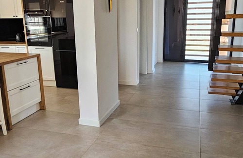 Niepolomice Villa | Spacious villa with 5 bedrooms and WiFi, AC near lake and forest
