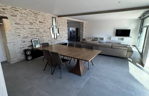 Les Ponts-de-Ce Villa | Spacious villa with private pool