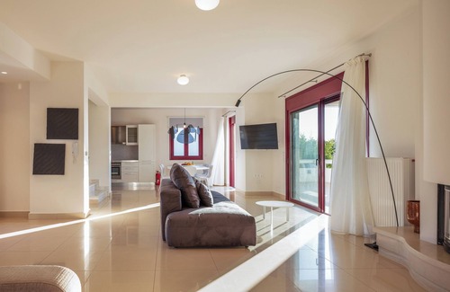 Skouloufia Villa | Spacious villa, fully restored, with heated pool
