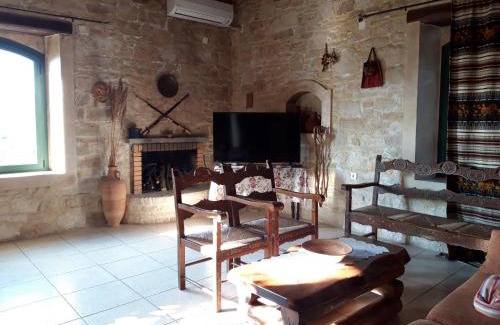 Margarites Villa | Spacious Villa in Margarites with Private Garden