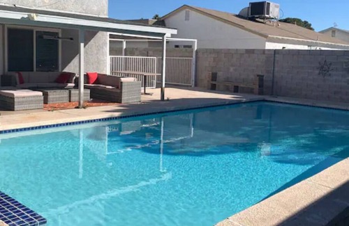 Chinatown Villa | Spacious Villa with Private Pool close to Strip