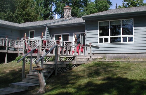 Cedarville House | Spacious Waterfront Property in the Upper Peninsulla