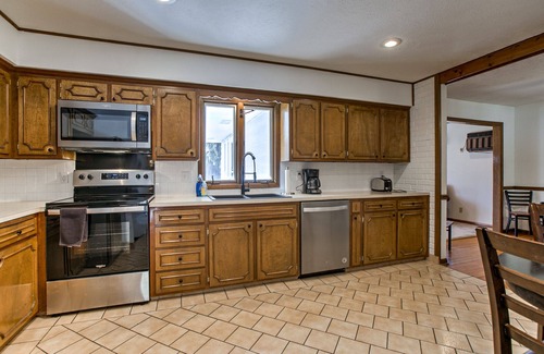 West Omaha House | Spacious West Omaha Home- Sanitized & Group Ready