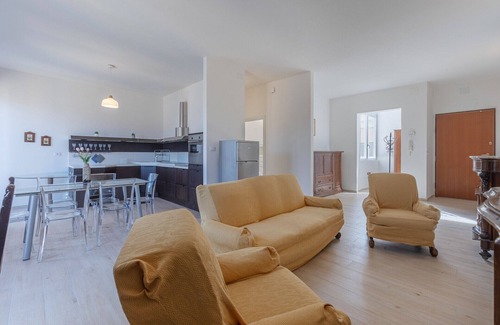 Santo Stefano Apartment | Spacious x5 Apartment with two balconies!