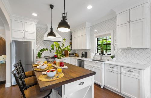 Old Northwood House | Spanish Charm 4br Guest House Private Yard