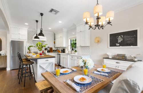 Old Northwood House | Spanish Charm 4br Guest House Private Yard