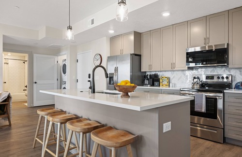 St. George Condo | Spanish Rivera: Desert Color Lagoon + Beaches