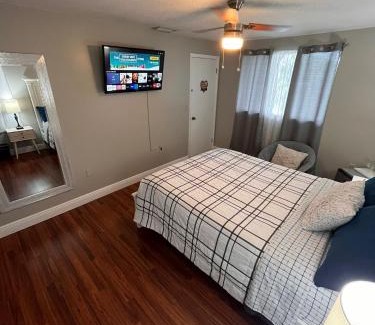 Ludlam House | Spanish Style House - Free Parking