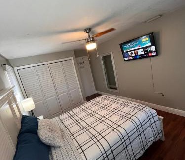 Ludlam House | Spanish Style House - Free Parking