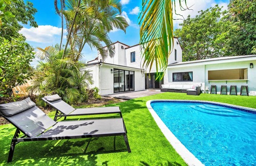 North Miami Villa | Spanish-style villa in Miami, where Mediterranean charm meets modern luxury