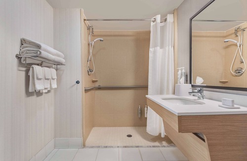 Executive Park Hotel | Spark by Hilton Charlotte Tyvola I-77