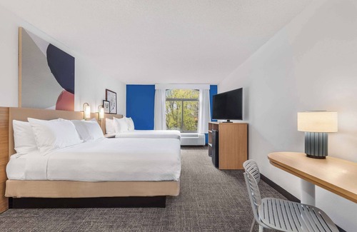 Executive Park Hotel | Spark by Hilton Charlotte Tyvola I-77