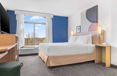 Executive Park Hotel | Spark by Hilton Charlotte Tyvola I-77