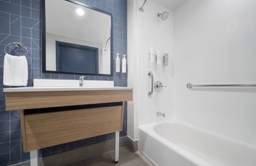 Florence Hotel | Spark by Hilton Florence North I-95, SC