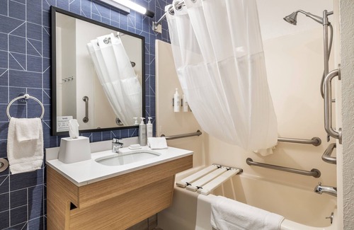 Onalaska Hotel | Spark by Hilton La Crosse Onalaska
