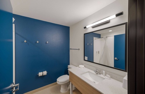 Midland Hotel | Spark by Hilton Midland South
