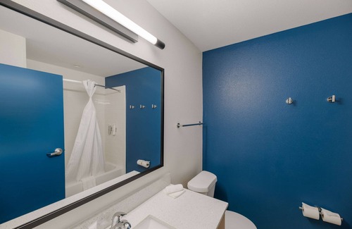 Midland Hotel | Spark by Hilton Midland South