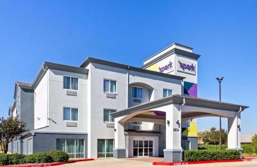Pearland Hotel | Spark by Hilton Pearland
