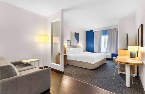 Pearland Hotel | Spark by Hilton Pearland