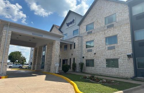 Round Rock Hotel | Spark by Hilton Round Rock