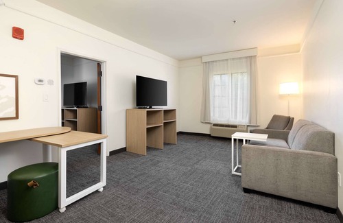 Eden Hotel | Spark by Hilton Savannah Airport