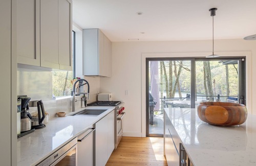 New Paltz House | Sparkling Ridge: Private Lake + Stunning Views