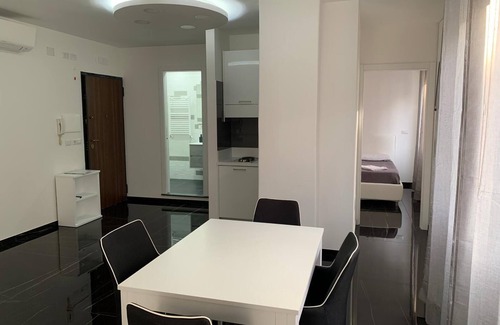 Historical Center Apartment | Spazioso appartamento vicino l' aeroporto.