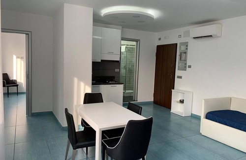 Historical Center Apartment | Spazioso appartamento vicino l' aeroporto.